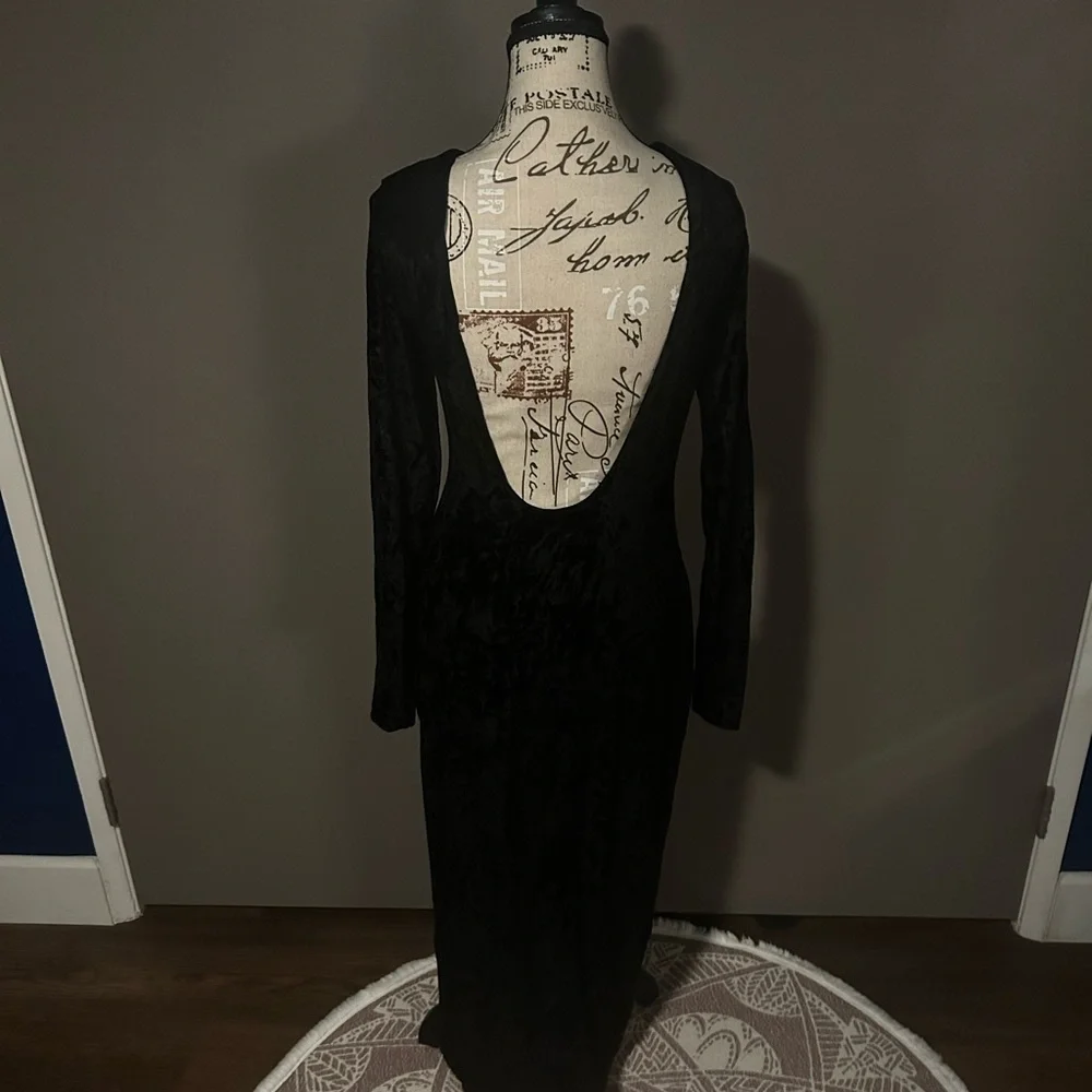 Elegant Black Velvet Long Sleeve Dress - Picture 1 of 3